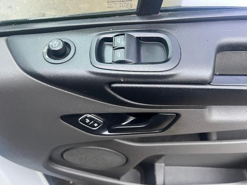 Used Ford Transit Custom 105 HP (77 kW) 2018 White Van