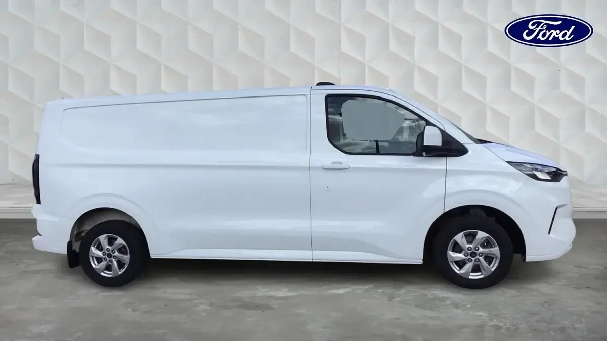 Used Ford Transit Custom Limited 136 HP (100 kW) 2024 White Van