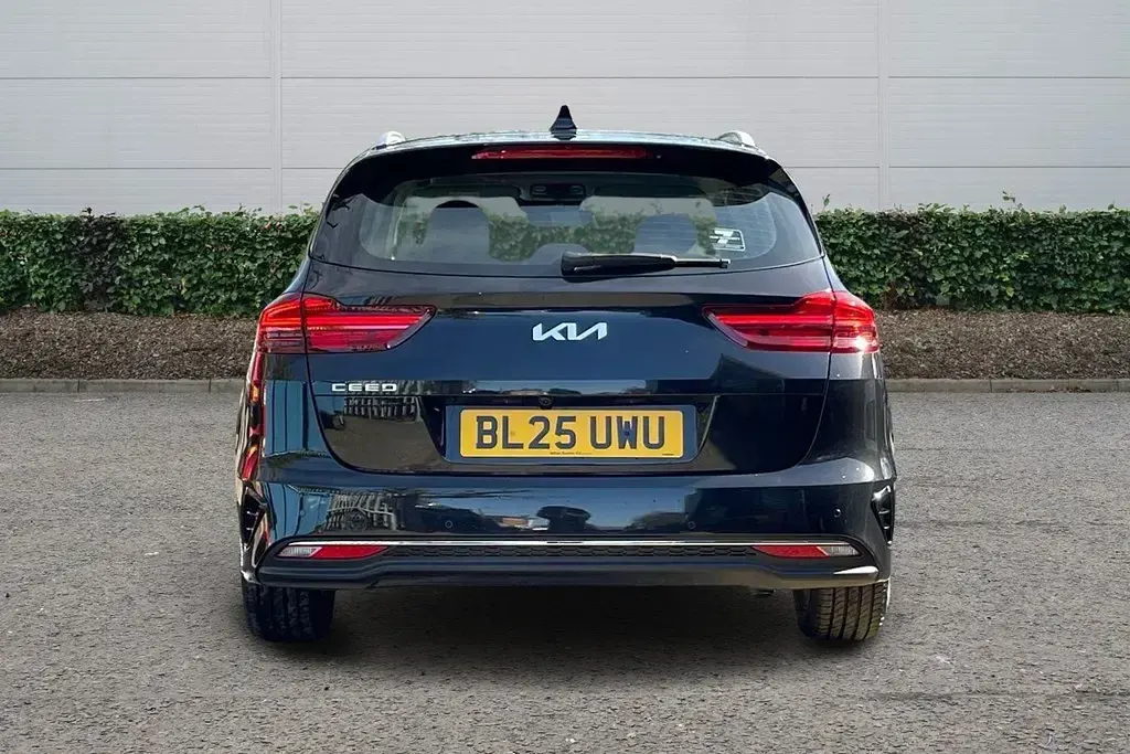 Used Kia Ceed 138 HP (101 kW) 2025 Black Hatchback