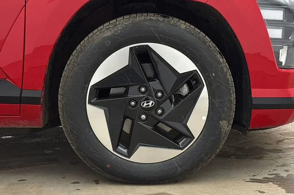 Used Hyundai Kona Advanced 114 kW (156 HP) 2024 Red SUV