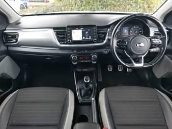 Used Kia Stonic First Edition 113 HP (83 kW) 2018 White SUV