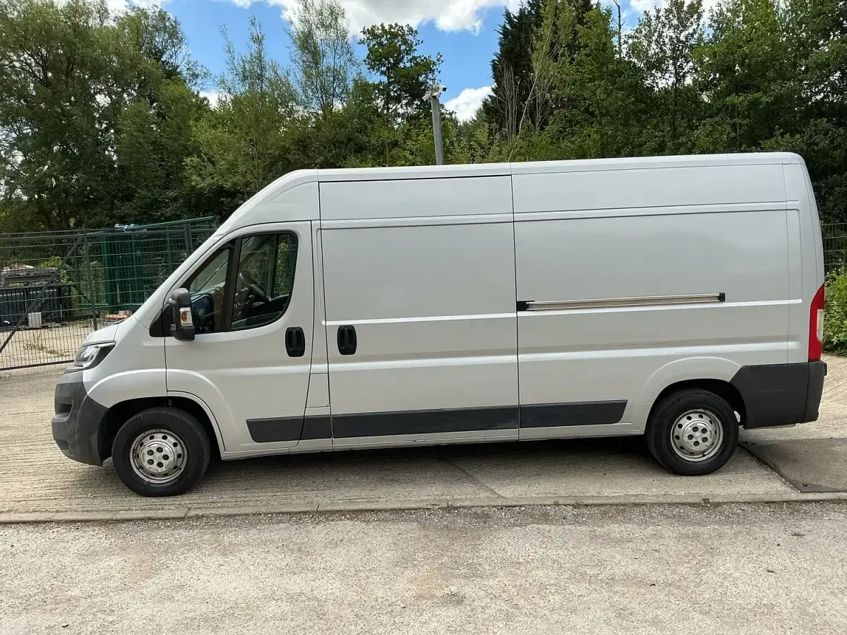 Used Peugeot Boxer 130 HP (95 kW) 2016 Silver Van
