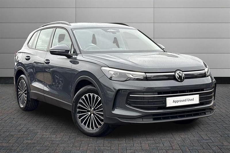 Dolphin grey New 2025 VW Tiguan Life SUV | £33,655 (Fair price) - Image 1/3