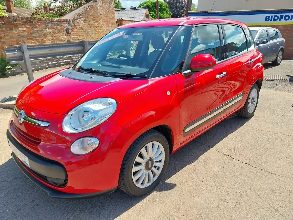 Used Fiat 500L Pop Star 95 HP (69 kW) 2015 Red MPV