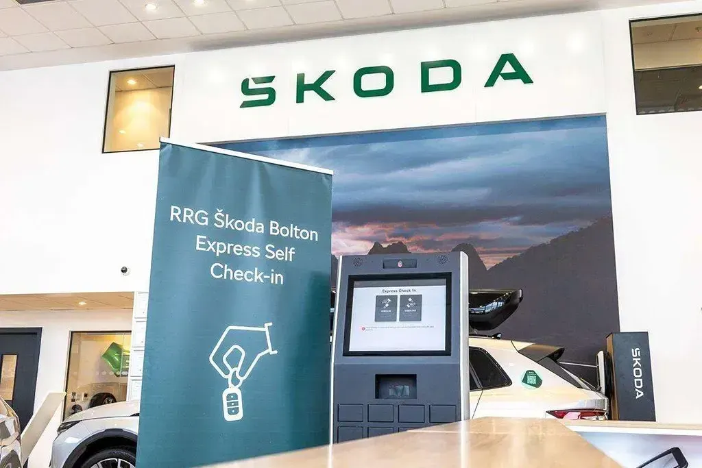 Gebraucht Skoda Karoq SE Drive 147 PS (108 kW) 2023 Blau SUV