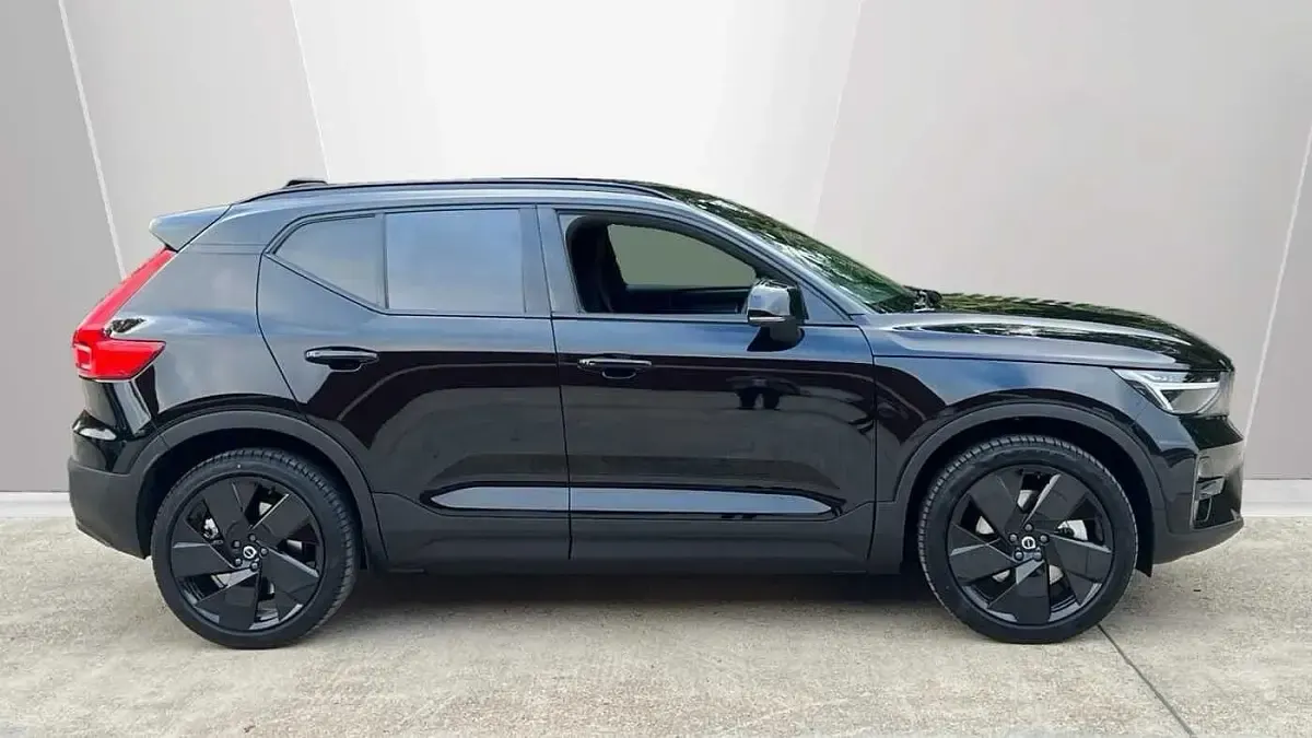 Usado Volvo EX40 Plus 185 kW (252 CV) 2025 Negro SUV