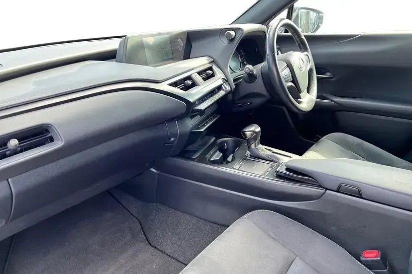 Used Lexus UX 181 HP (133 kW) 2021 Sonic white SUV
