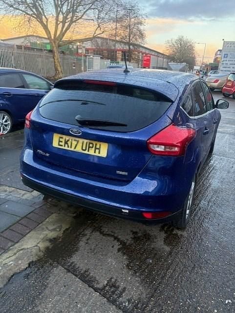 Used Ford Focus Zetec 125 HP (91 kW) 2017 Blue Hatchback