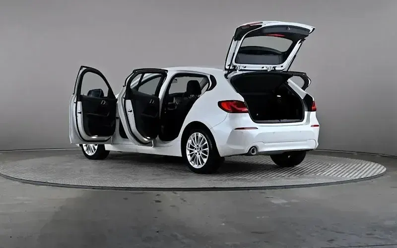 Used BMW 116 Comfort Edition 116 HP (85 kW) 2020 White Hatchback
