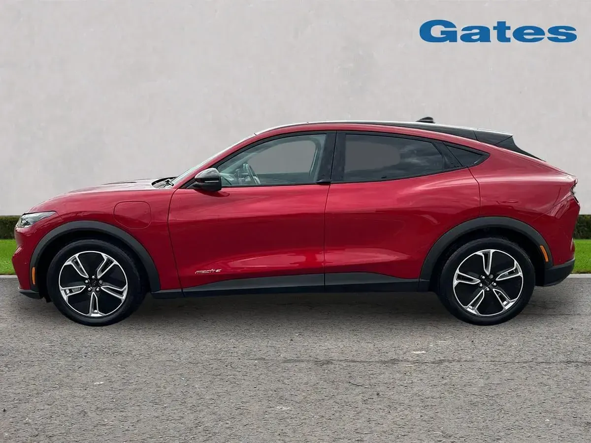 Used Ford Mustang Select 268 HP (197 kW) 2025 Red Hatchback