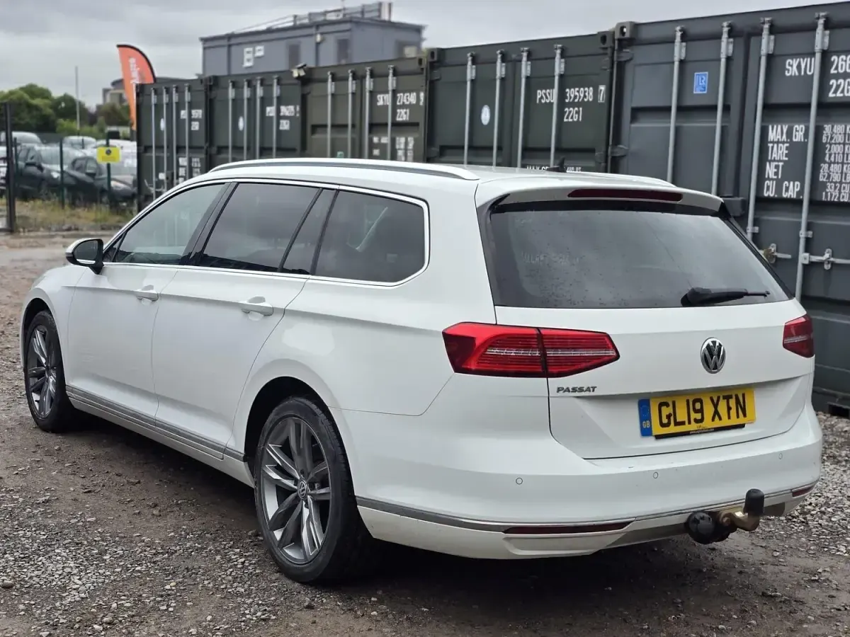 Used VW Passat GT 150 HP (110 kW) 2019 White Estate