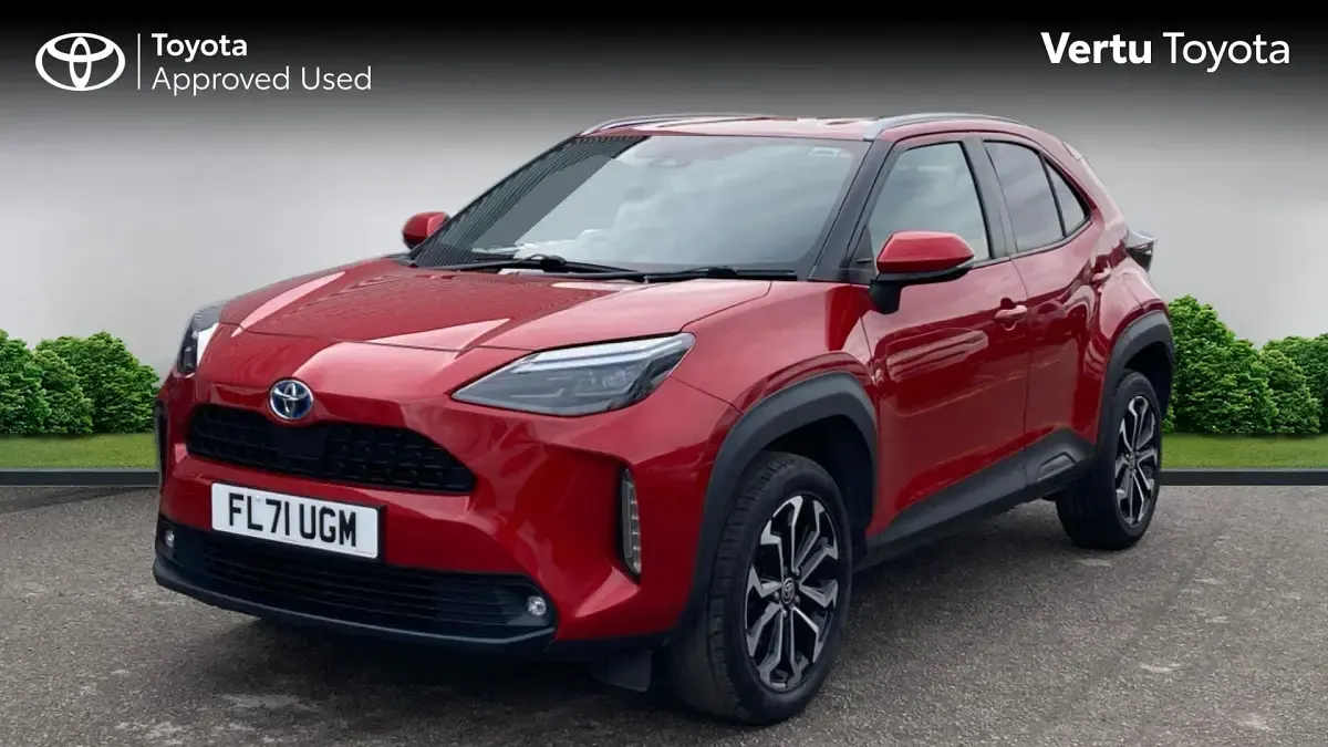 Used Toyota Yaris Hybrid Design 116 HP (85 kW) 2021 Scarlet flare (pearlescent paint) Estate