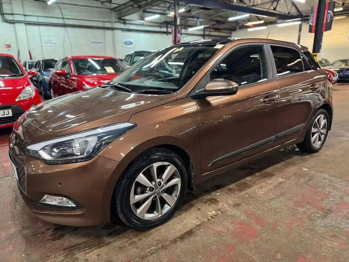 Begagnad Hyundai i20 Premium SE 100 HK (73 kW) 2017 Brun Halvkombi