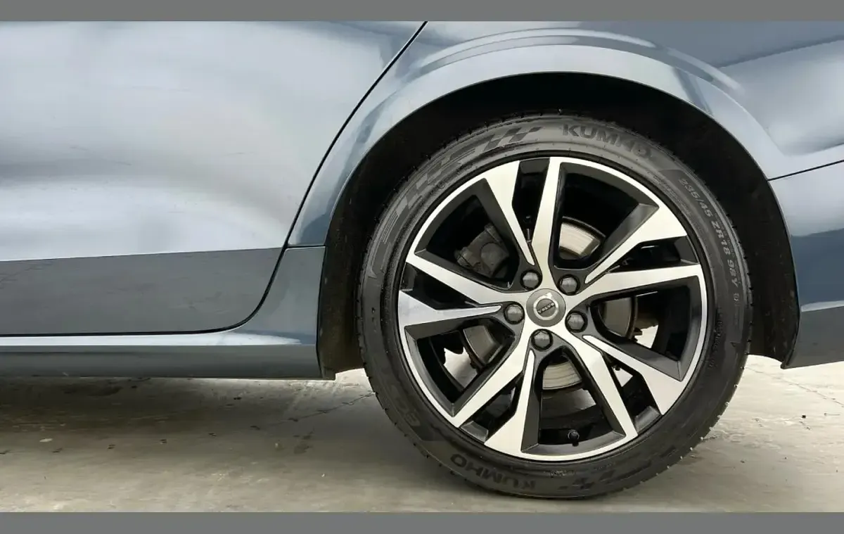 Used Volvo V60 R-Design 161 HP (118 kW) 2022 Blue Estate