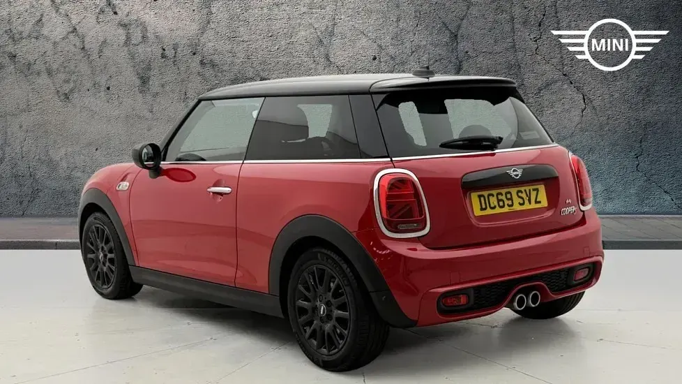 Używany Mini Cooper S Classic 192 KM (141 kW) 2020 Czerwony Hatchback