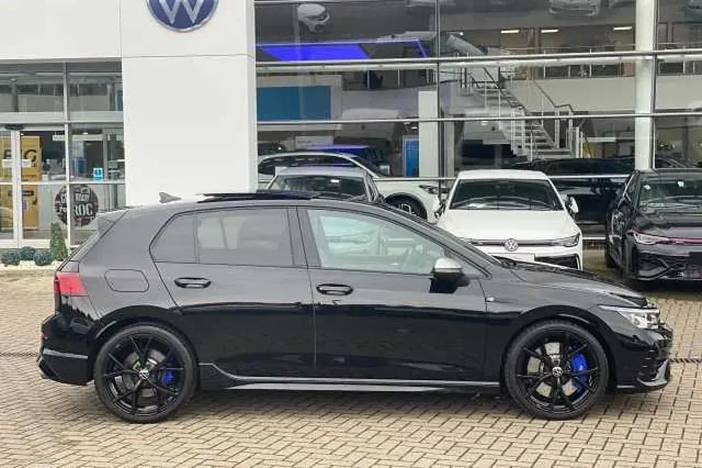 Used VW Golf VIII R 320 HP (235 kW) 2024