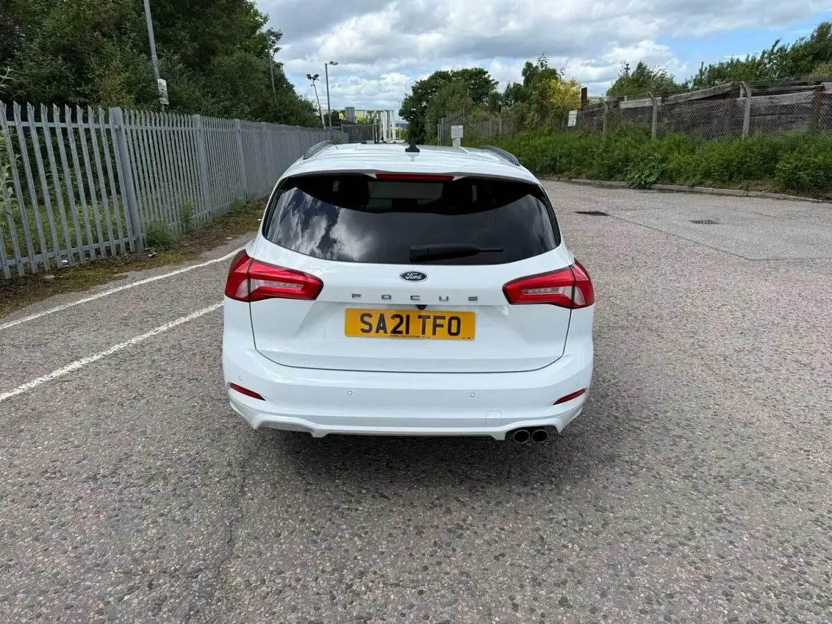 Used Ford Focus ST-Line 120 HP (88 kW) 2021 White Estate