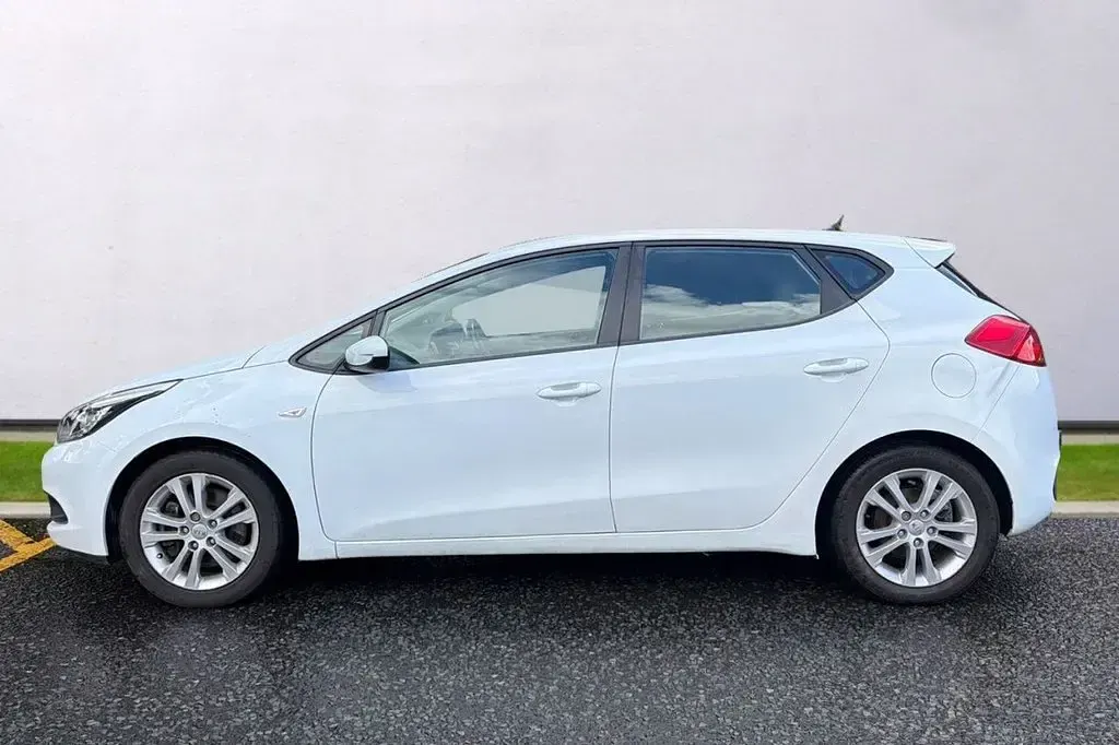 Used Kia Ceed 98 HP (72 kW) 2014 White Hatchback