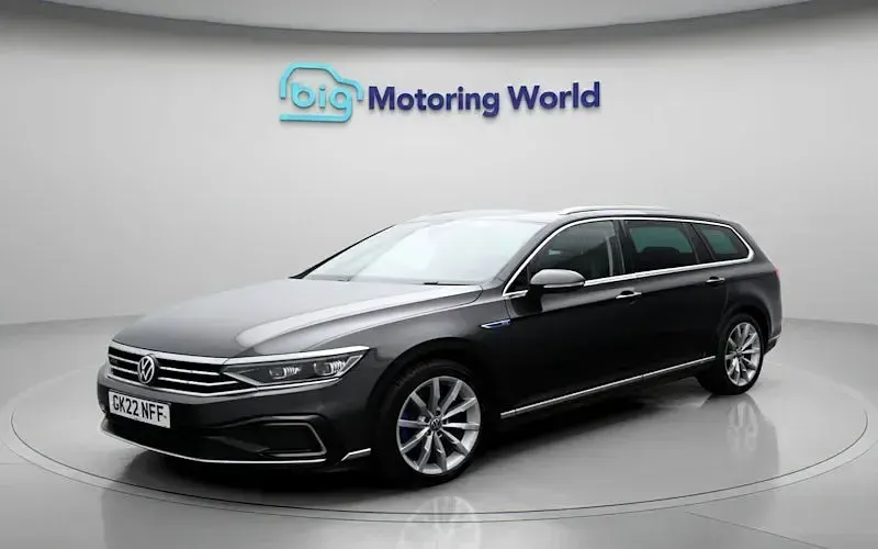 Usado VW Passat Advance 218 HP (160 kW) 2022 Cinzento Carrinha