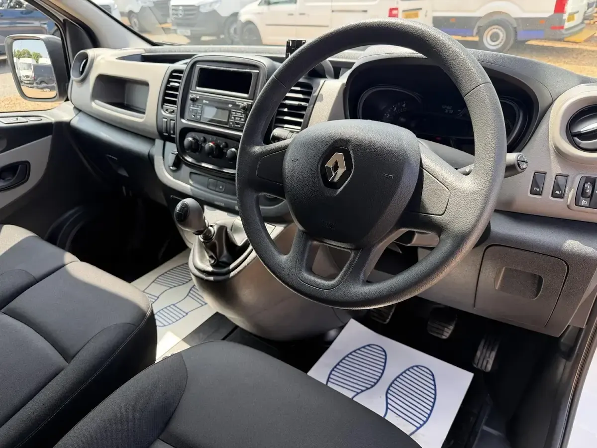 Used Renault Trafic Business 2019 White MPV