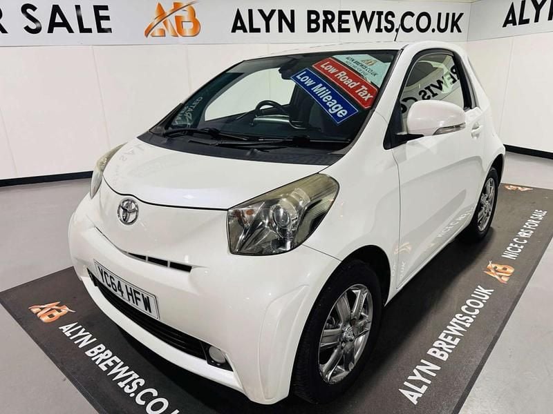Used Toyota iQ 68 HP (50 kW) 2014 Pearl white metallic Hatchback