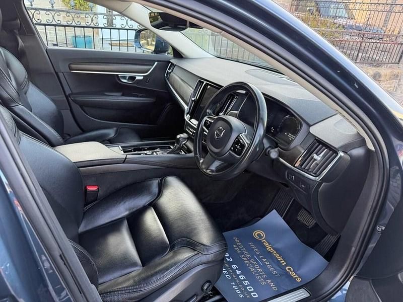Used Volvo V90 CC Pro 235 HP (172 kW) 2017 Blue Estate