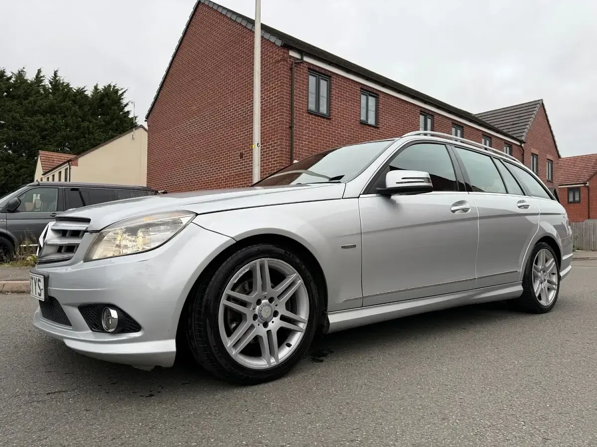 Used Mercedes C180 156 HP (114 kW) 2010 Silver Estate