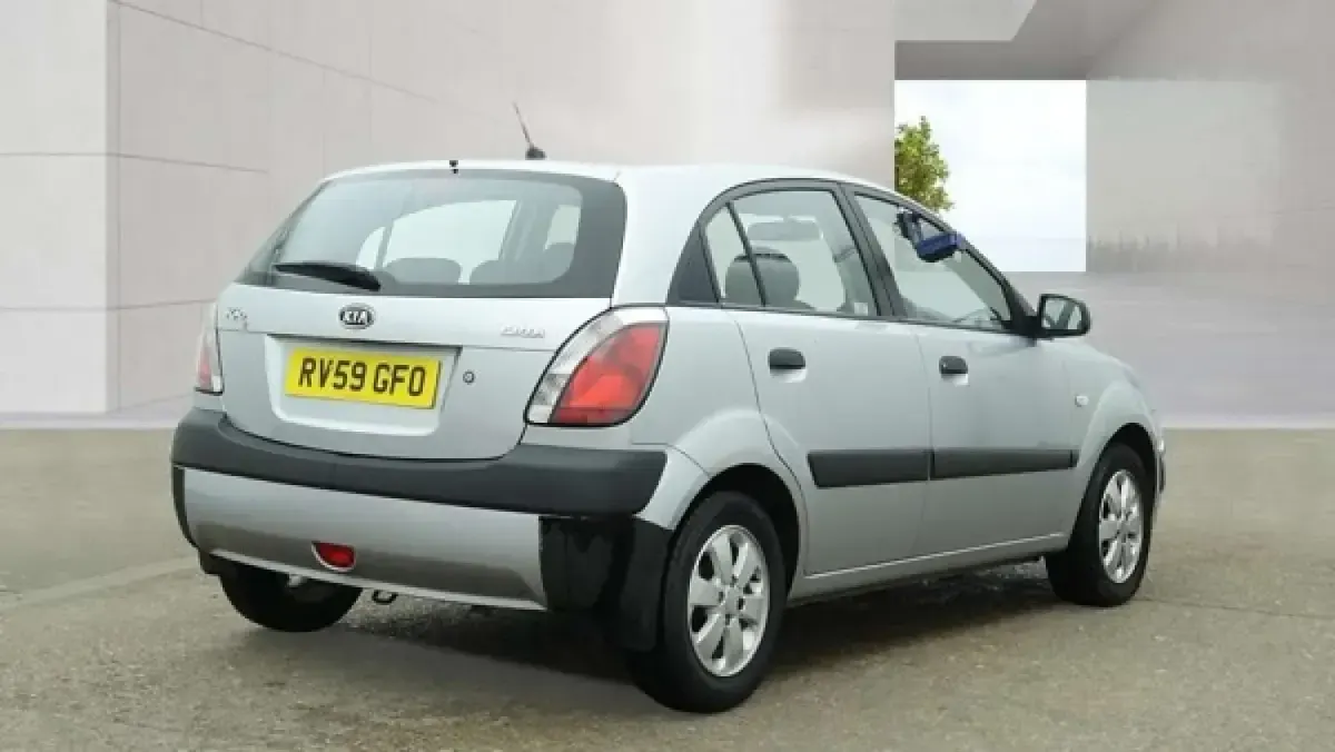 Used Kia Rio 108 HP (79 kW) 2009 Silver Hatchback