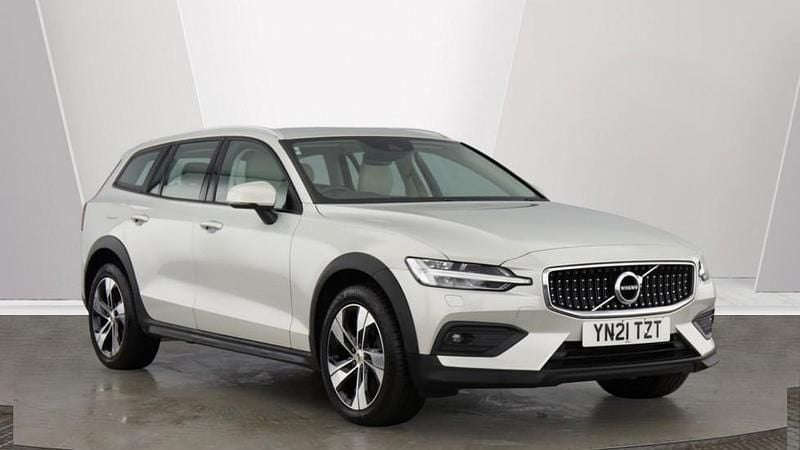 Used Volvo V60 CC Pro 197 HP (144 kW) 2021 Birch light Estate