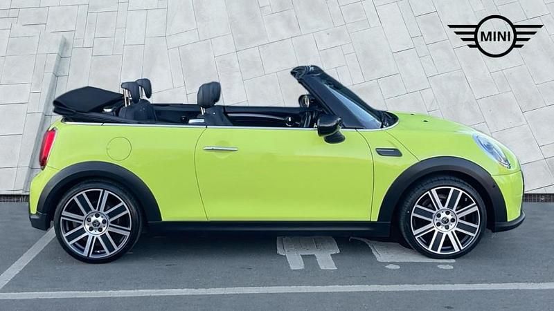 Używany Mini Cooper Exclusive 134 KM (98 kW) 2023 Żółty Hatchback
