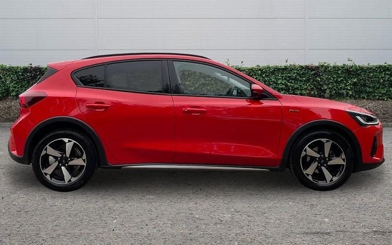 Używany Ford Focus Active 125 KM (91 kW) 2023 Czerwony Hatchback
