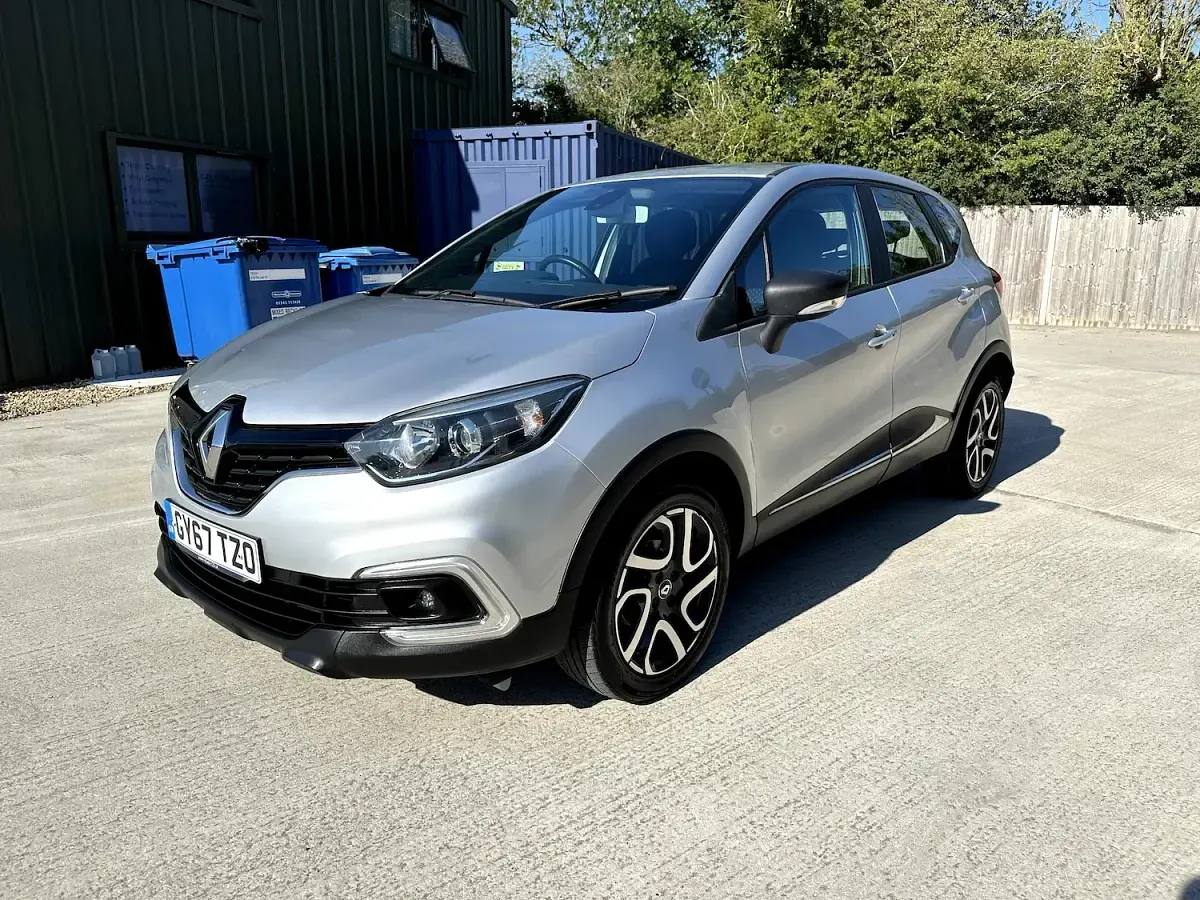 Used Renault Captur Dynamique 90 HP (66 kW) 2017 Silver SUV