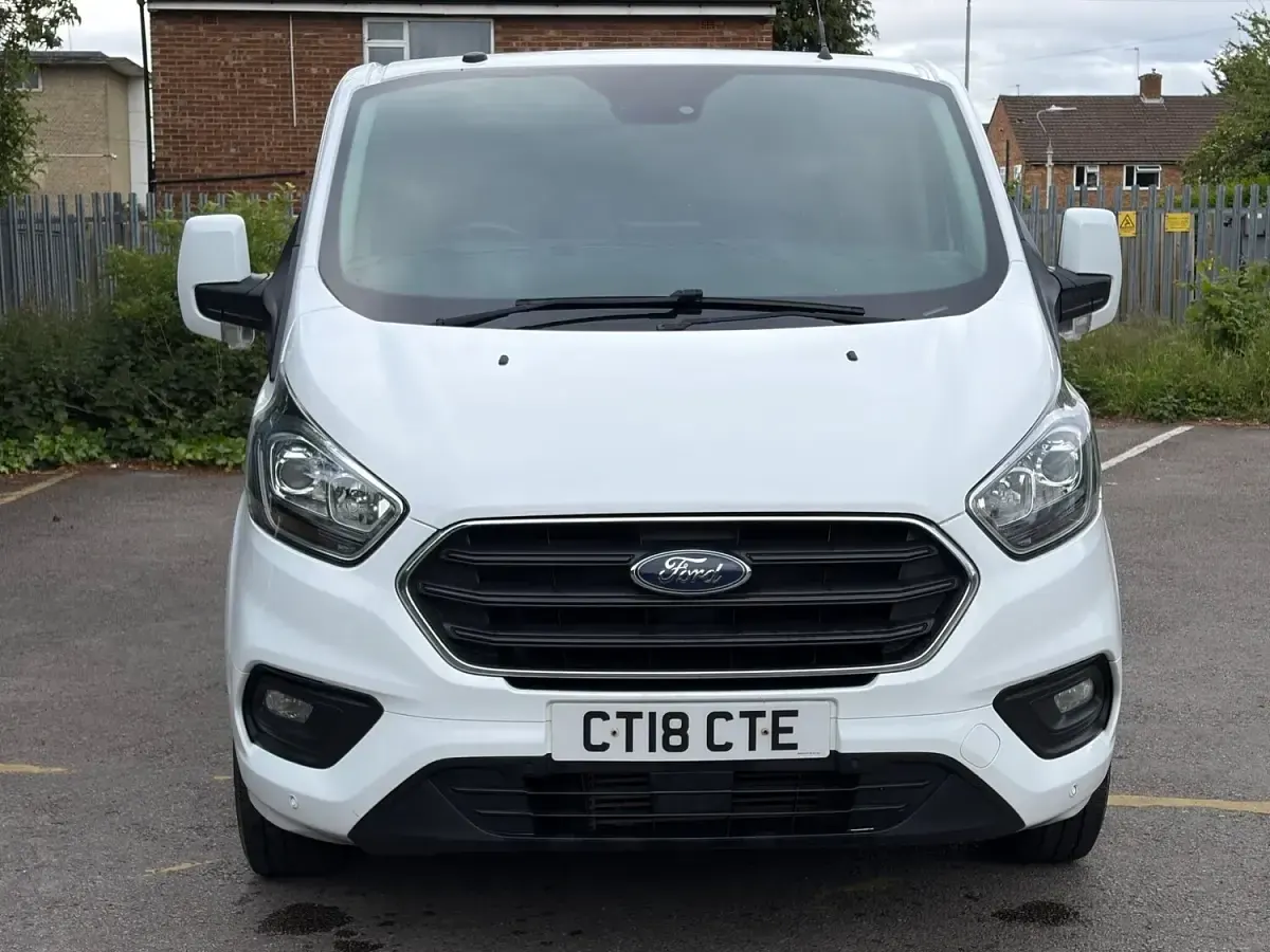 Used Ford Transit Custom Limited 130 HP (95 kW) 2018 White Van