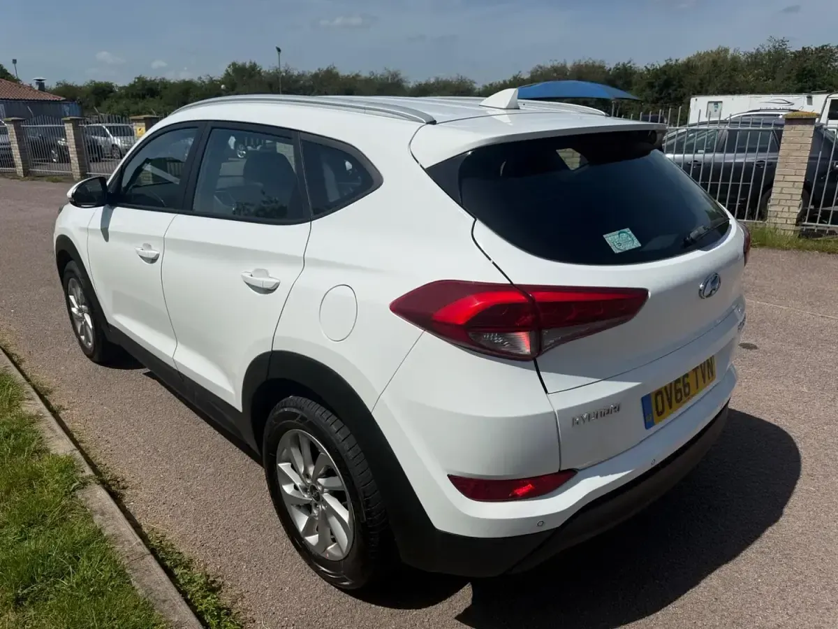 Used Hyundai Tucson SE 116 HP (85 kW) 2016 White SUV