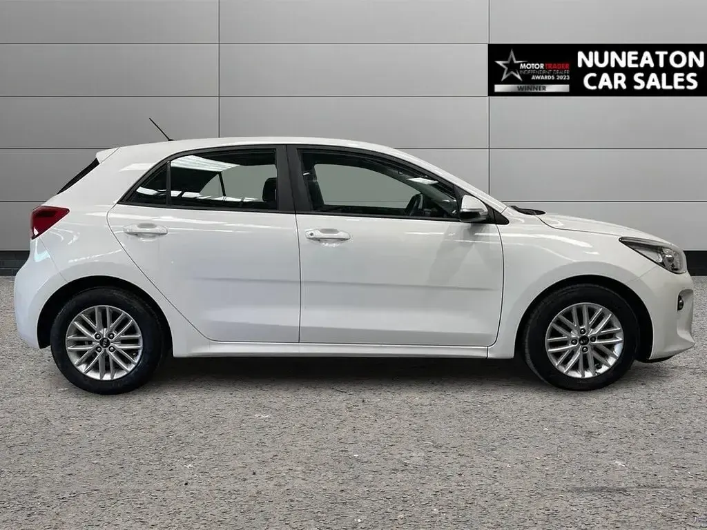Used Kia Rio 83 HP (61 kW) 2018 White Hatchback