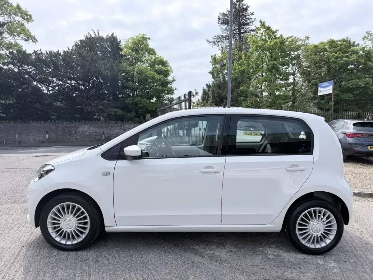 Begagnad VW up! high up! 2016 Vit Halvkombi