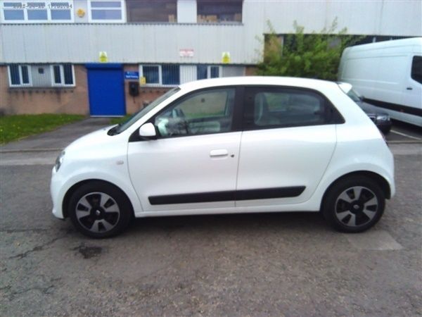 White Used 2016 Renault Twingo Play Hatchback | £4,495 (Fair price) - Image 1/1