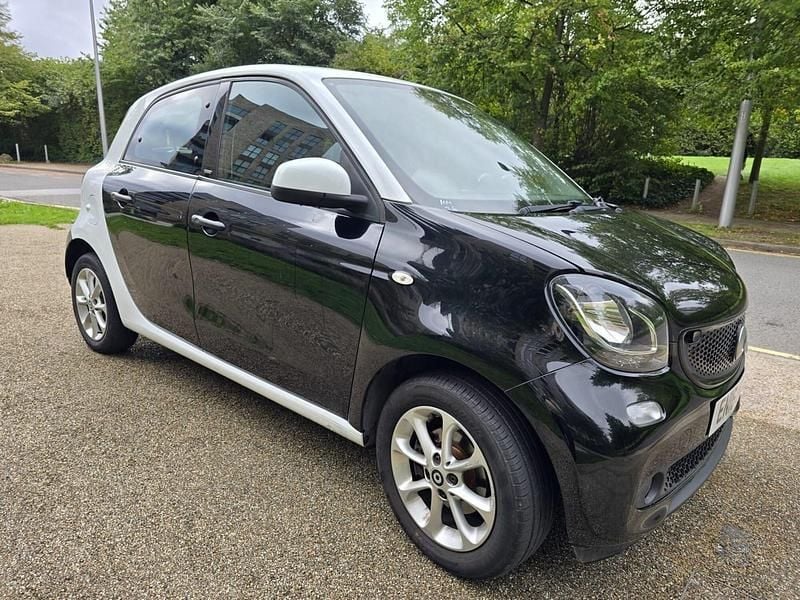 Black Used 2016 Smart ForFour Passion Hatchback | £5,990 (Good price) - Image 1/4