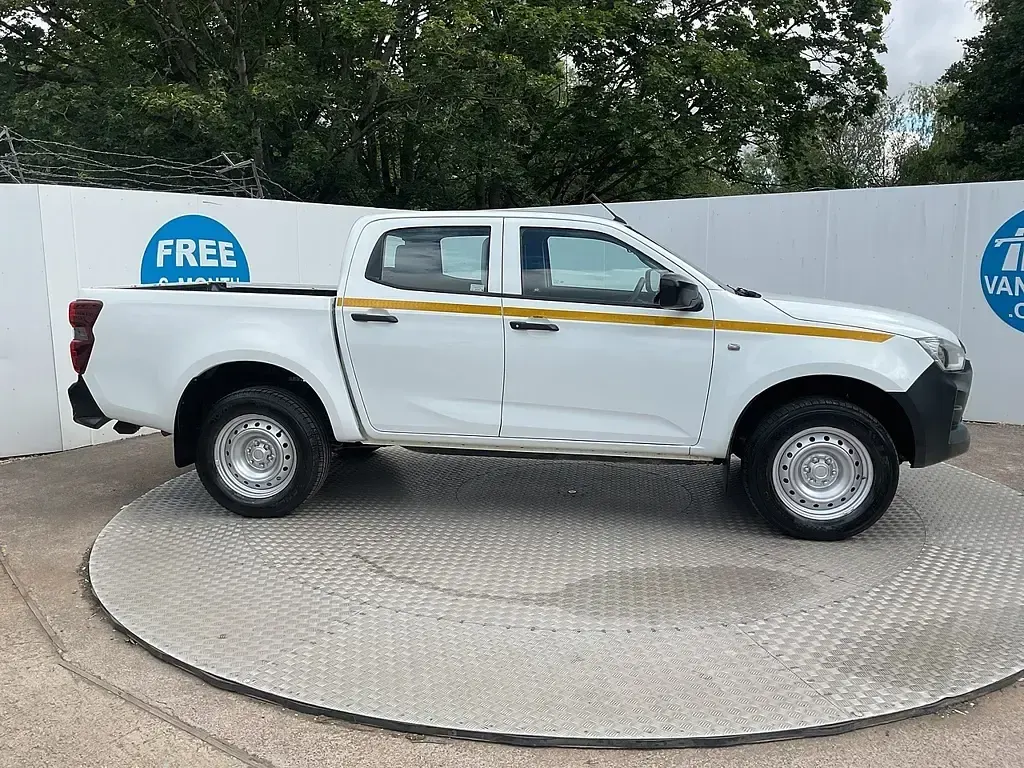 Used Isuzu D-Max 163 HP (119 kW) 2023 White Pickup