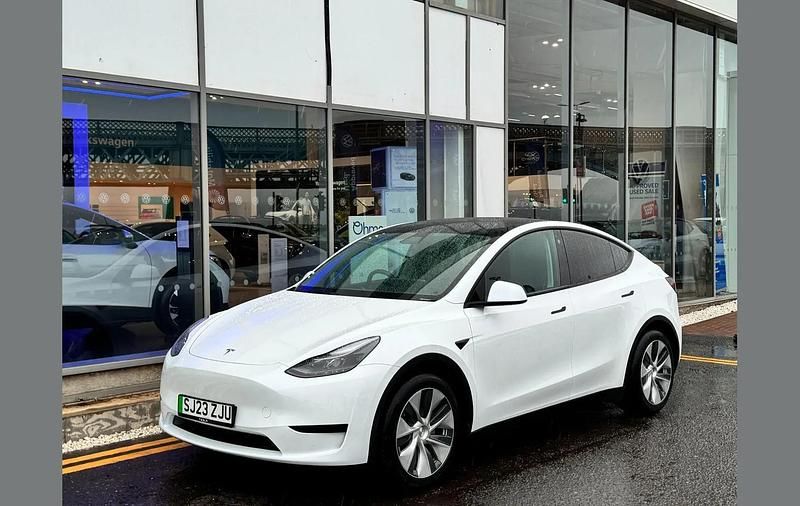 White Used 2023 Tesla Model Y RWD SUV | £25,999 (Fair price) - Image 1/4