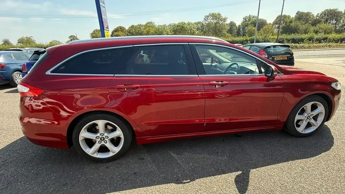 Used Ford Mondeo Titanium 160 HP (117 kW) 2017 Red Estate