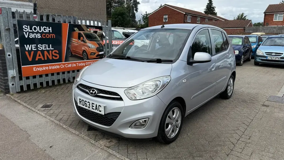 Used Hyundai i10 Active 83 HP (61 kW) 2013 Silver Hatchback