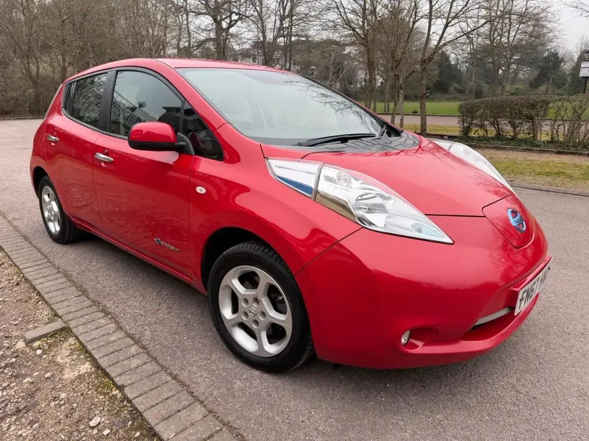 Gebraucht Nissan Leaf Acenta 80 kW (109 PS) 2017 Rot Kleinwagen
