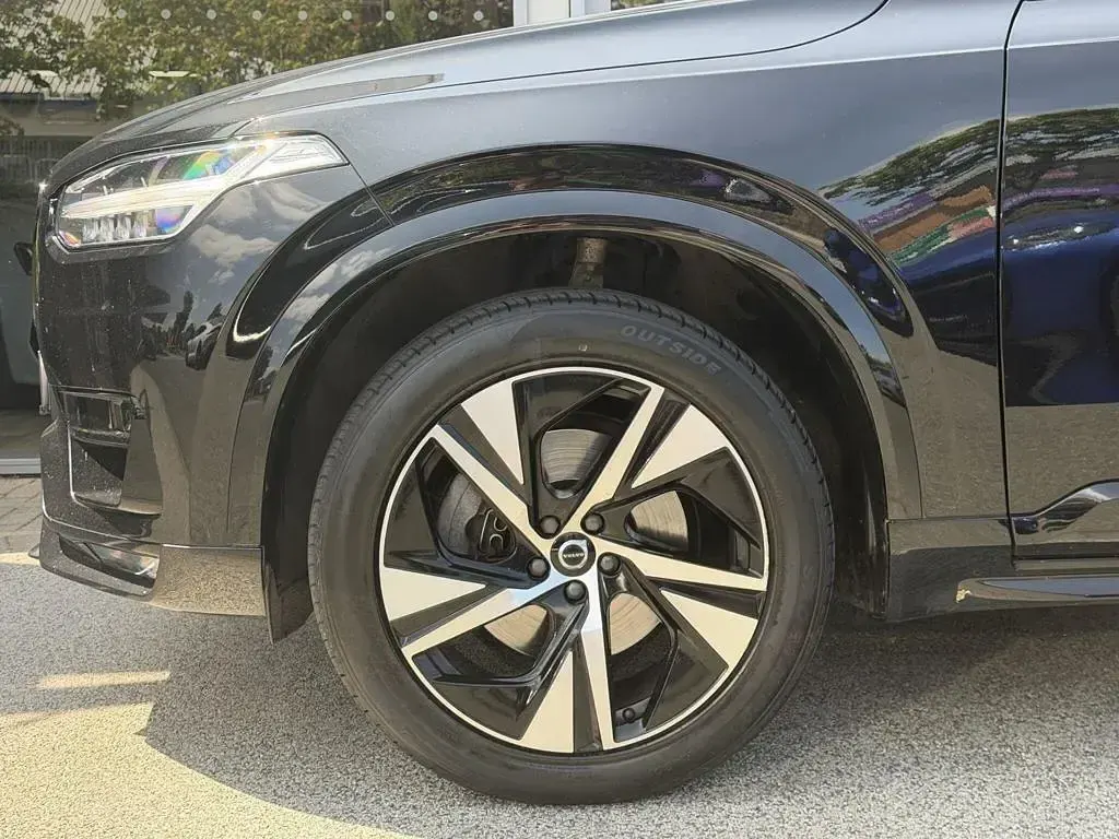 Used Volvo XC90 R-Design 235 HP (172 kW) 2022 Black SUV