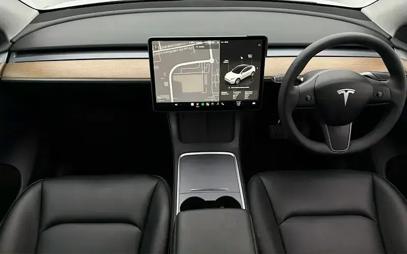 Used Tesla Model Y Standard Range 219 kW (299 HP) 2024 White SUV
