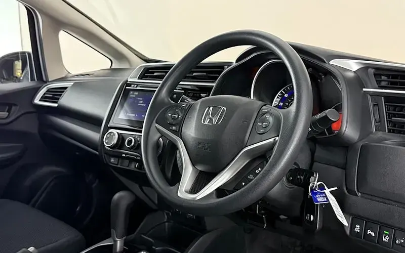 Used Honda Jazz SE 102 HP (75 kW) 2019 Grey Hatchback