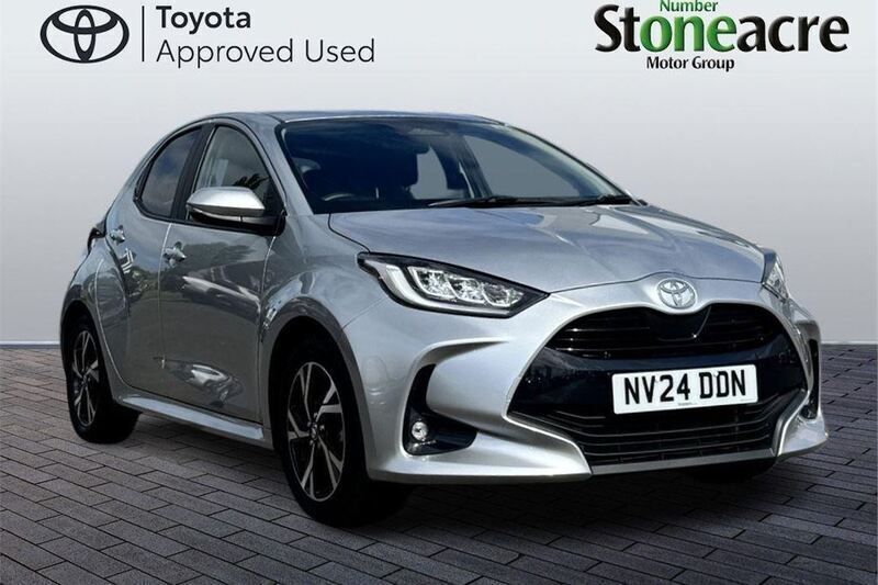 Silver Used 2024 Toyota Yaris Hybrid Design Hatchback | £19,000 (Fair price) - Image 1/4