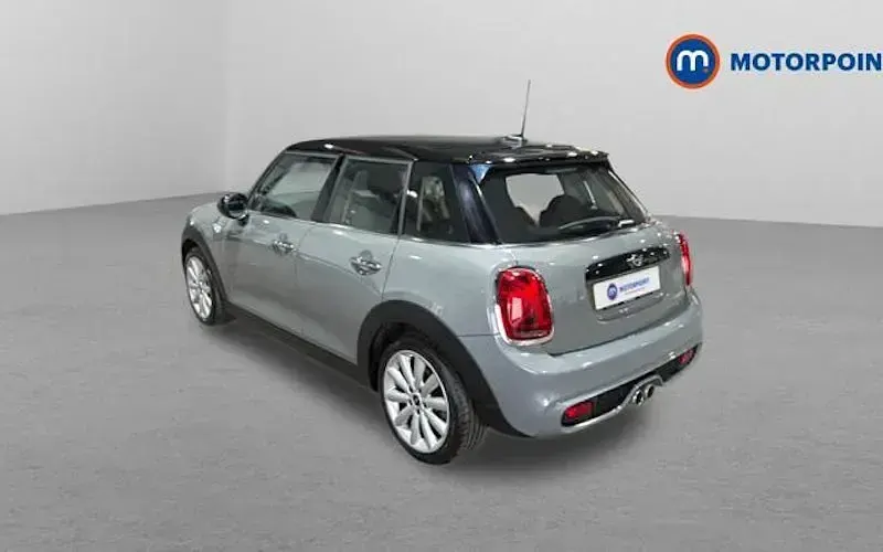 Begagnad Mini Cooper S Classic 192 HK (141 kW) 2019 Grå Halvkombi