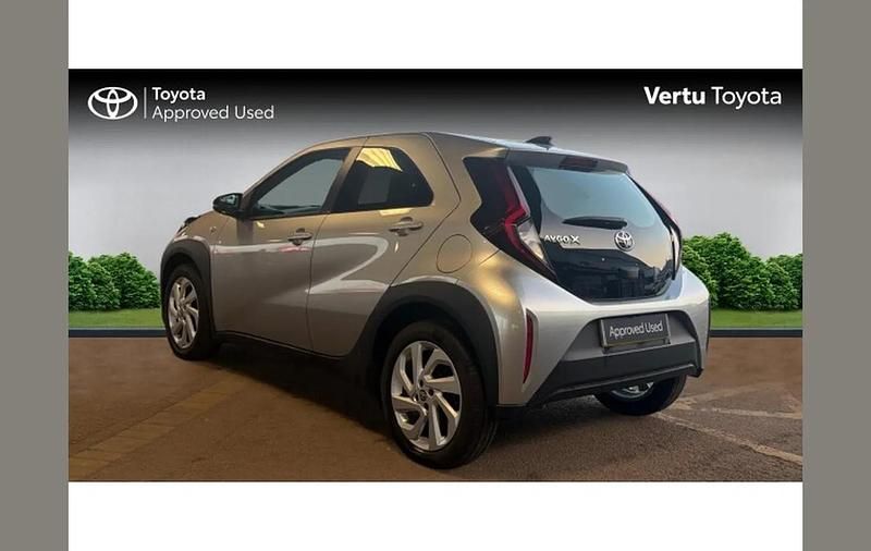 Used Toyota Aygo X PURE 72 HP (52 kW) 2023 Silver SUV