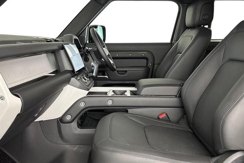 Used Land Rover Defender HSE Dynamic 350 HP (257 kW) 2026 Woolstone green Estate